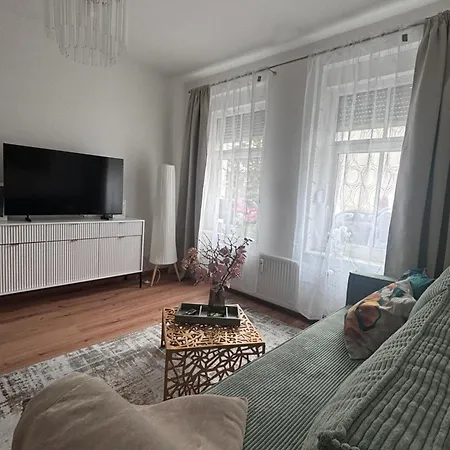 45 - Moderne 2 Zimmer-wohnung Ruhige Lage Nahe Zentrum Und Bahnhof Mit Küche, Wlan Und Komfort Apartment