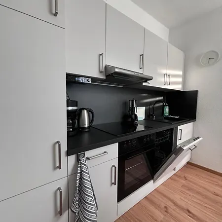 45 - Moderne 2 Zimmer-wohnung Ruhige Lage Nahe Zentrum Und Bahnhof Mit Küche, Wlan Und Komfort Apartment