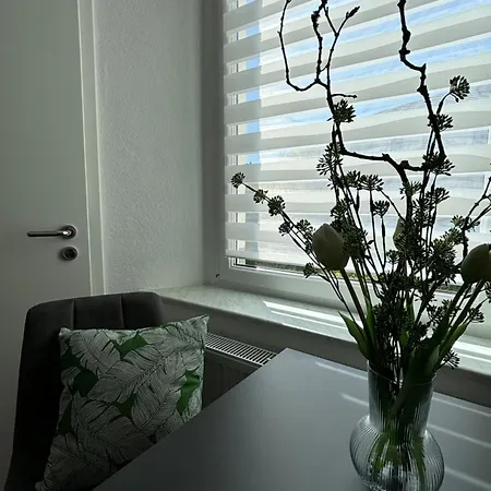 45 - Moderne 2 Zimmer-wohnung Ruhige Lage Nahe Zentrum Und Bahnhof Mit Küche, Wlan Und Komfort *
