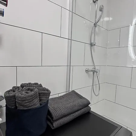 45 - Moderne 2 Zimmer-wohnung Ruhige Lage Nahe Zentrum Und Bahnhof Mit Küche, Wlan Und Komfort * Wittenberge